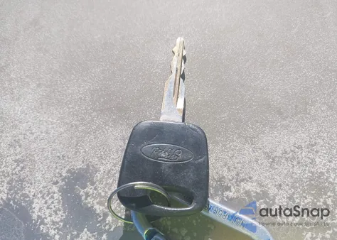 2001 Ford Crown Victoria Lx z USA, uszkodzony, nr VIN 2FAFP74W31X134040